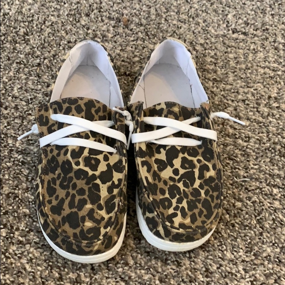 Leopard slip ons sz 7